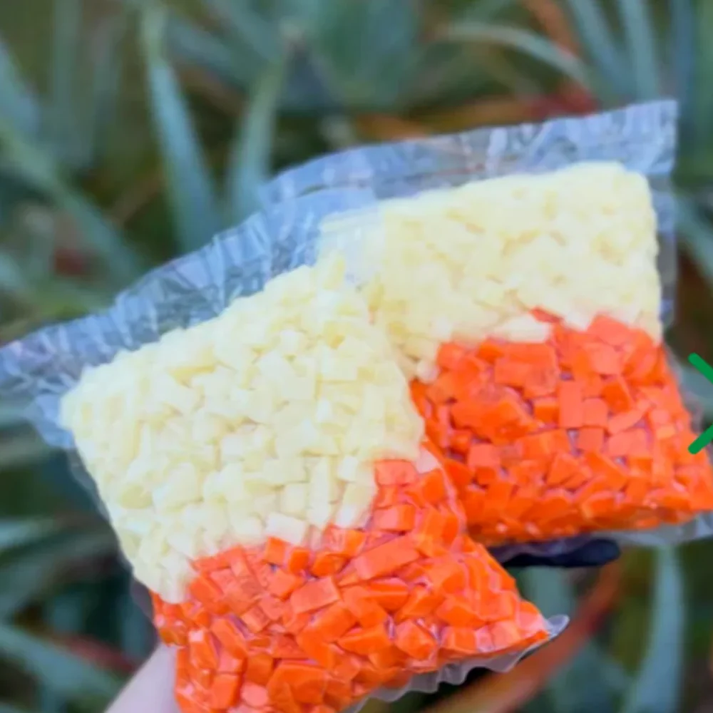 Porções de mandioca e cenoura em cubos