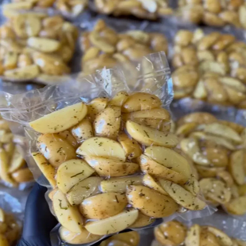 Batatas temperadas embaladas em porções